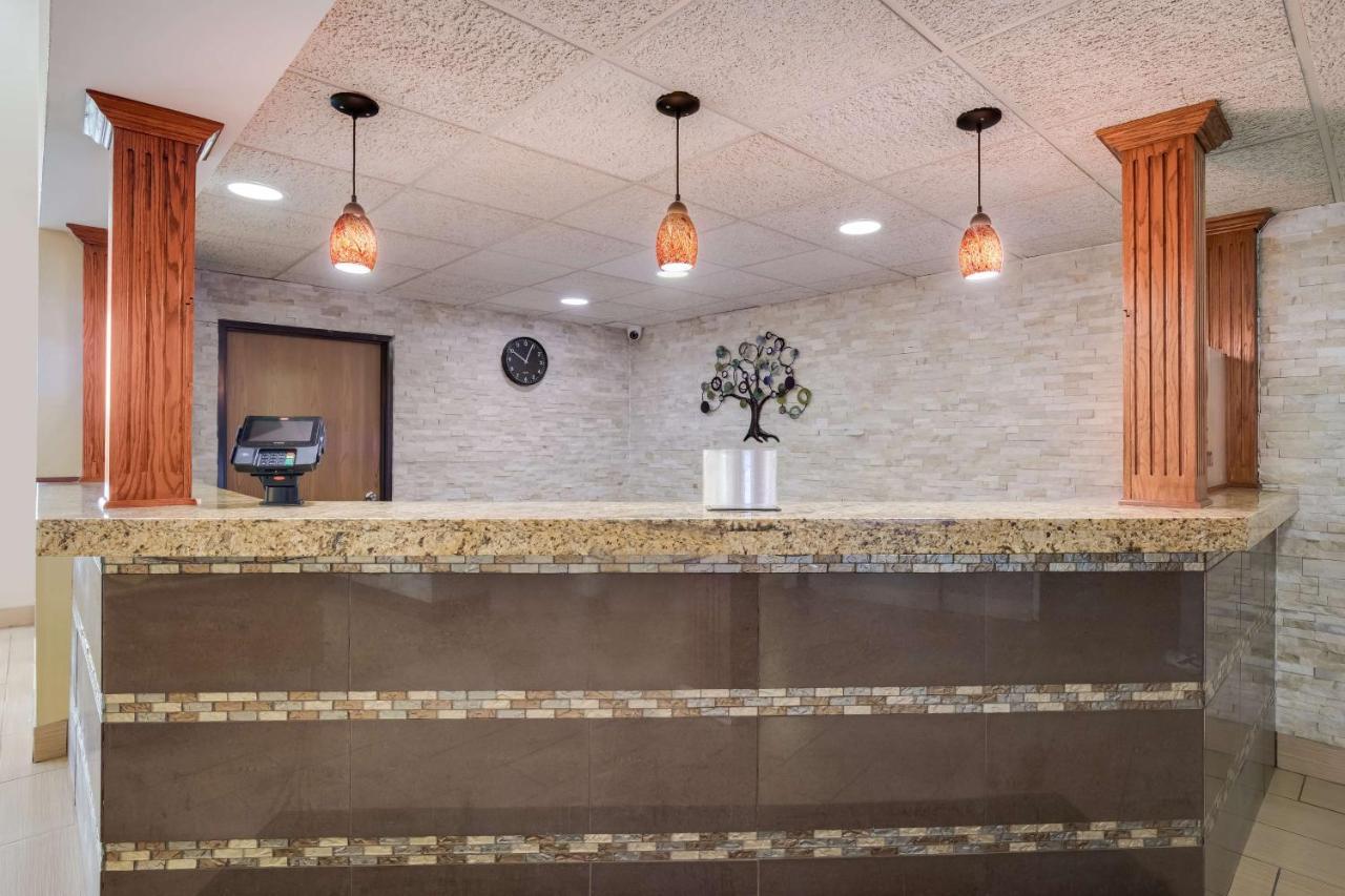Best Western Waukesha Grand Pewaukee Exterior foto