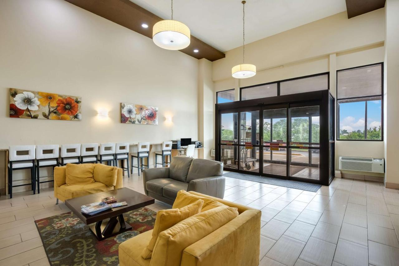 Best Western Waukesha Grand Pewaukee Exterior foto