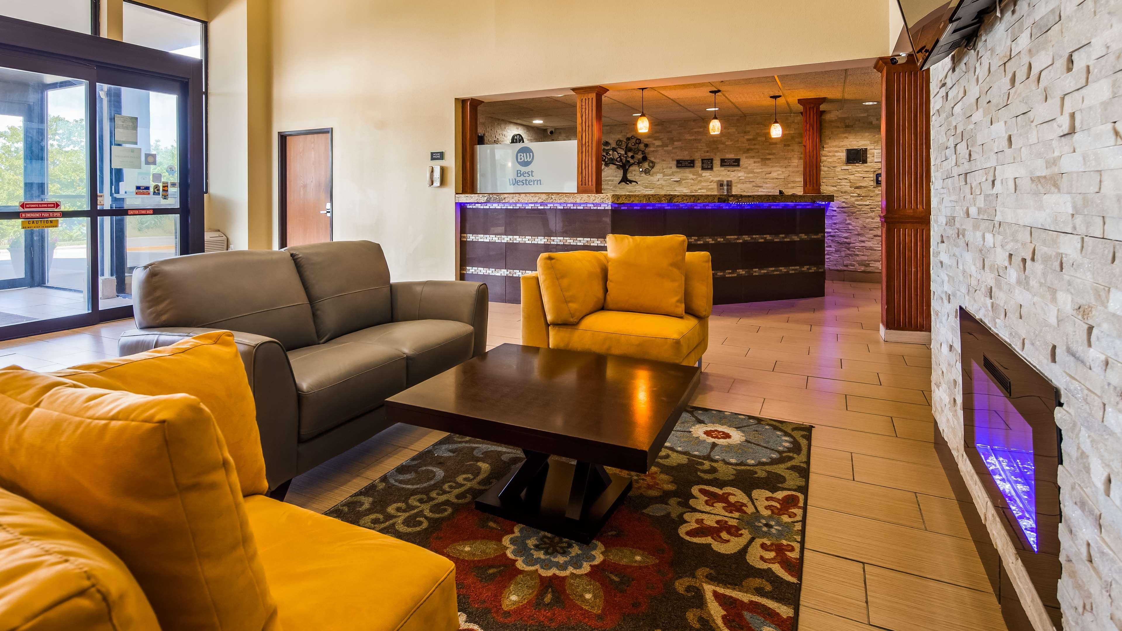 Best Western Waukesha Grand Pewaukee Exterior foto