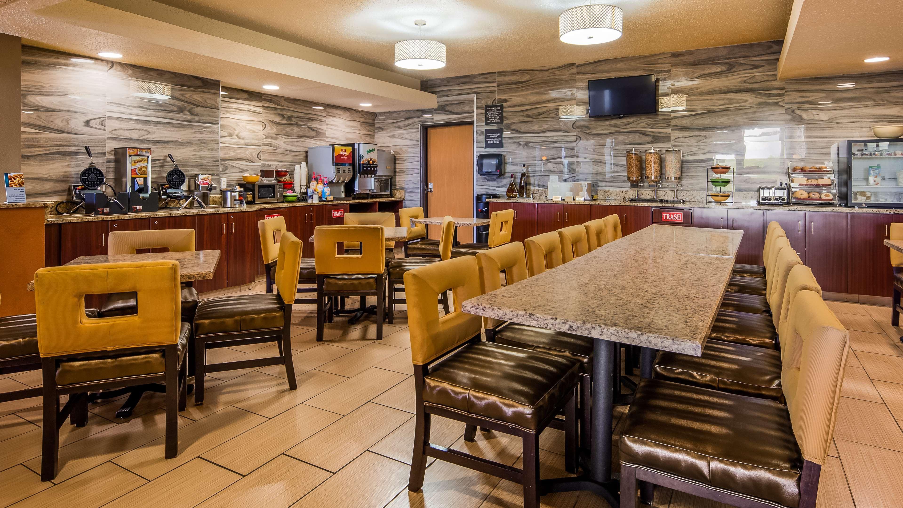 Best Western Waukesha Grand Pewaukee Exterior foto
