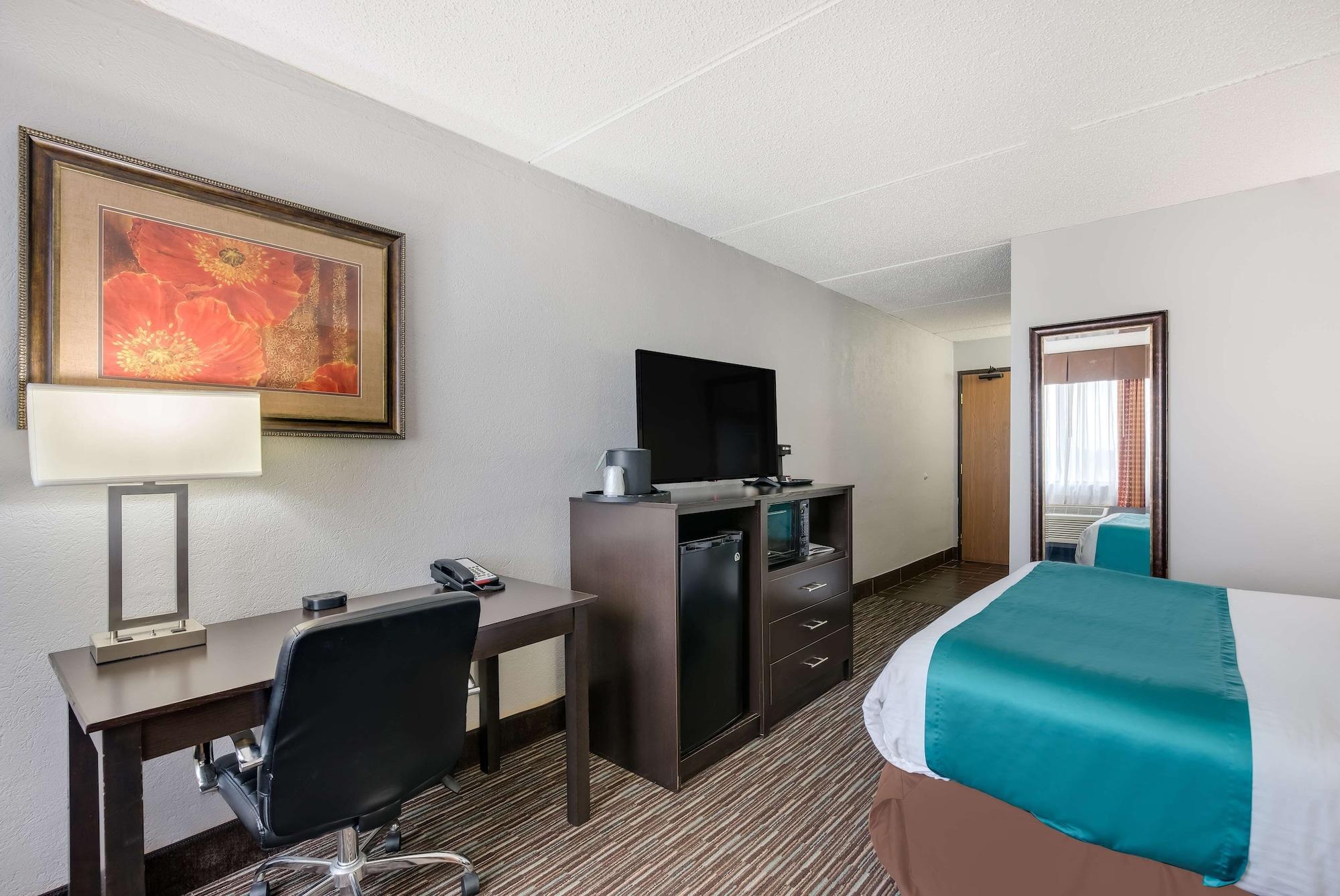 Best Western Waukesha Grand Pewaukee Exterior foto
